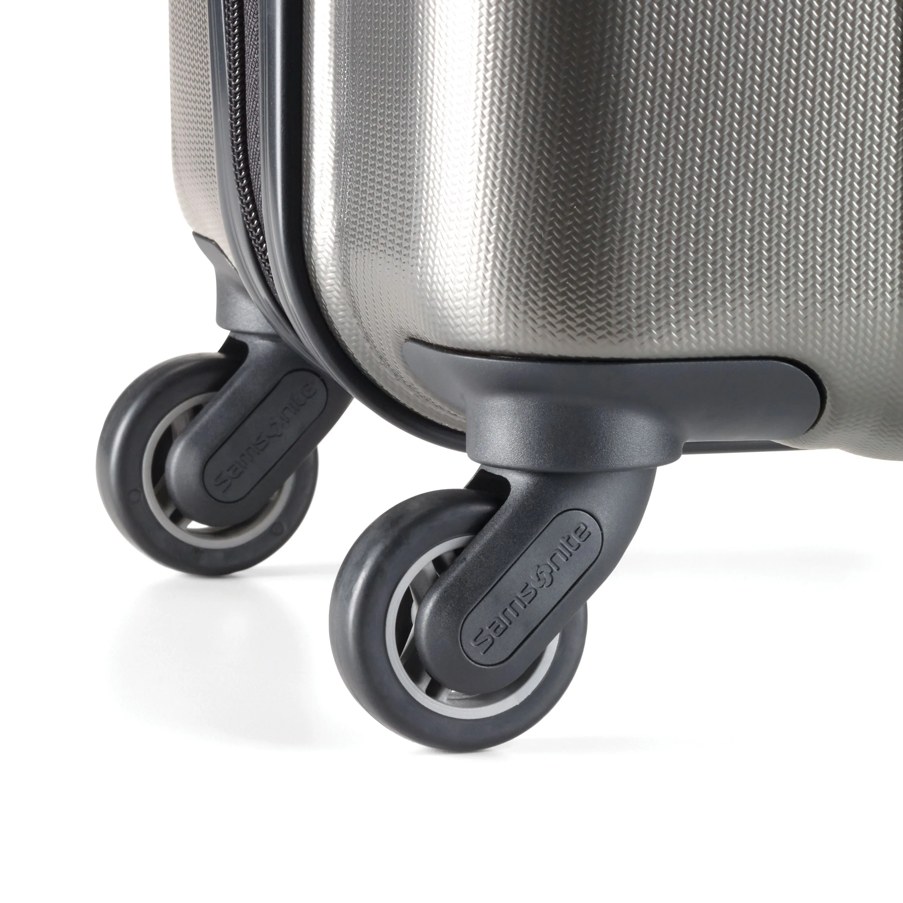Samsonite Winfield NXT Spinner Carry-On