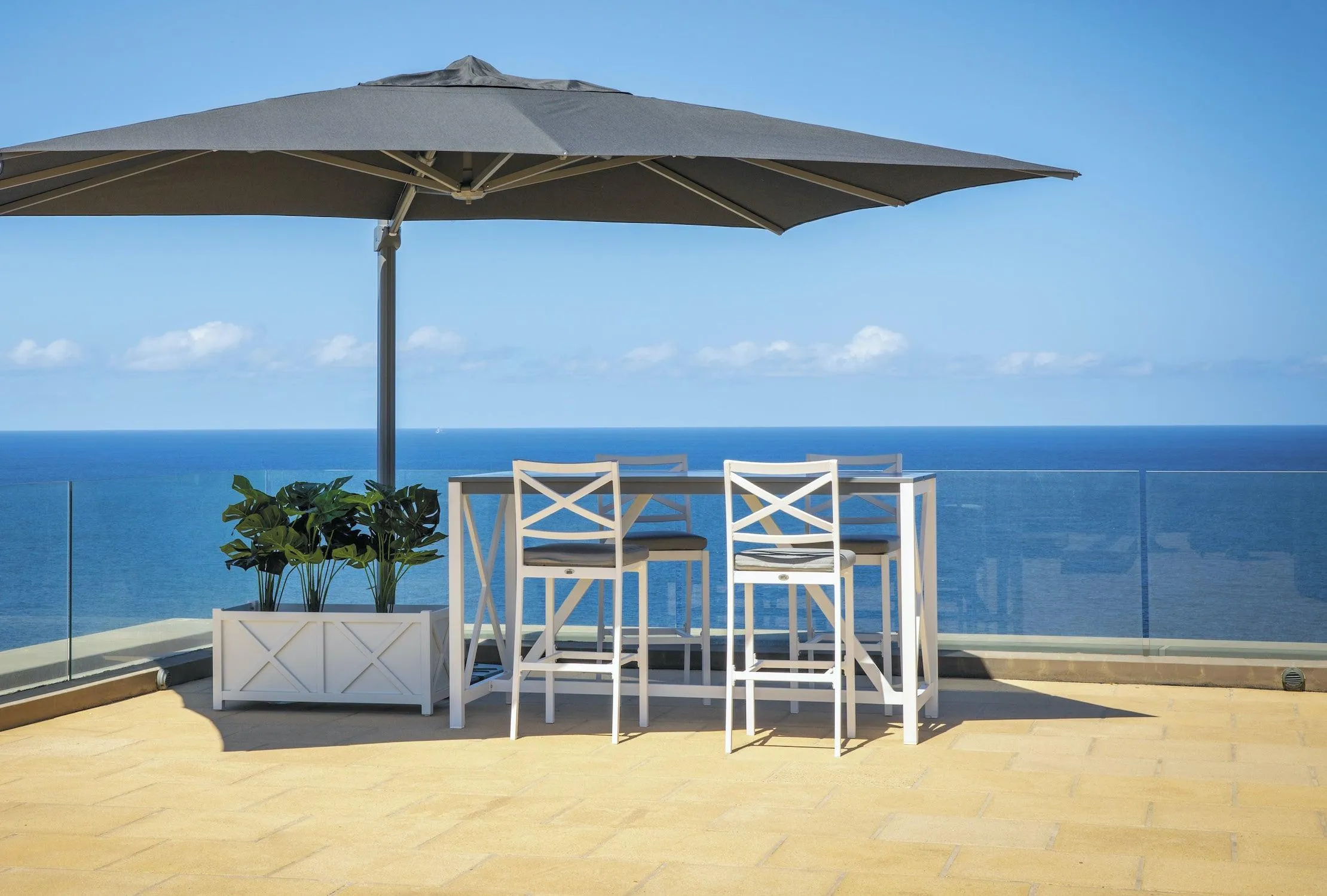 Shelta Bridgeport Aluminium Rectangle Bar Table